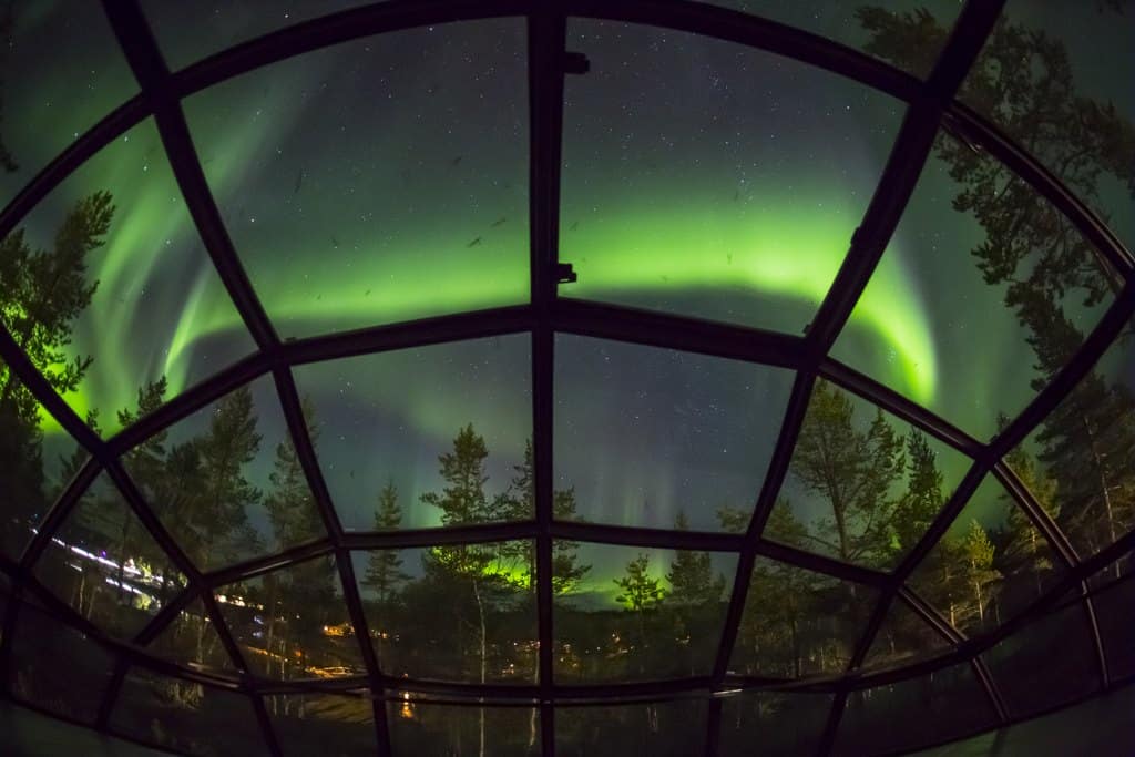 northern lights kakslauttanen autumn glass igloo