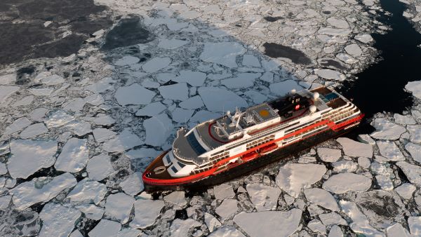 MS_Fridtjof_Nansen_Svalbard_HGR_150726_Photo_Espen_Mills